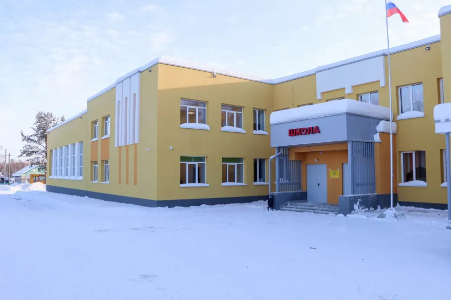 Андрей Чечерин проверил результат капитального ремонта Мурзинской школы Сокольского округа